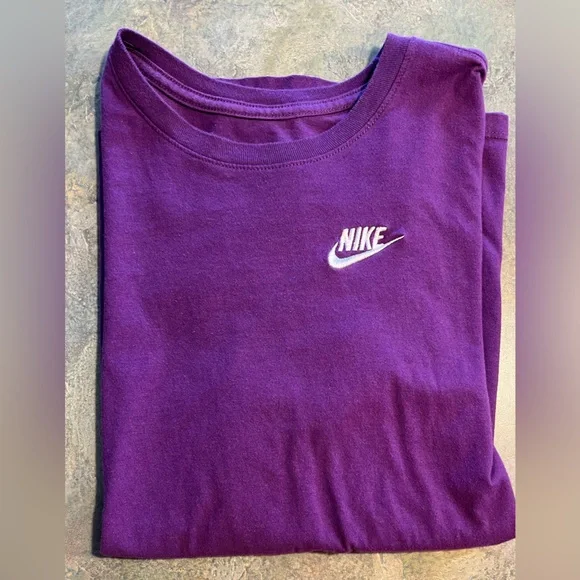 Nike Womens Purple T-Shirt. - Picture 3 of 4